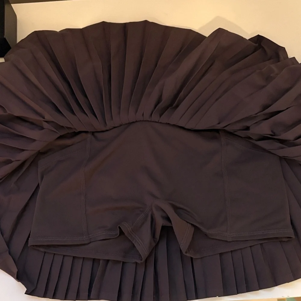 ALO Skirt - Picture 3 of 3